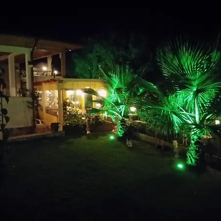 Апартаменты Three Palms