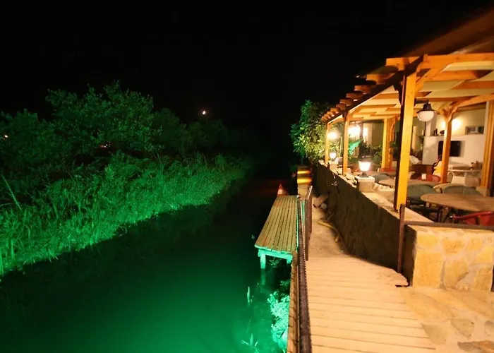 Three Palms Акьяка